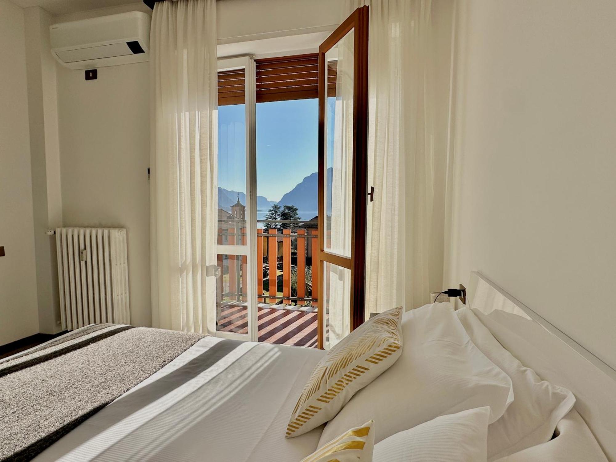 Lake View Apartment - Parking Included Appartamento Oliveto Lario